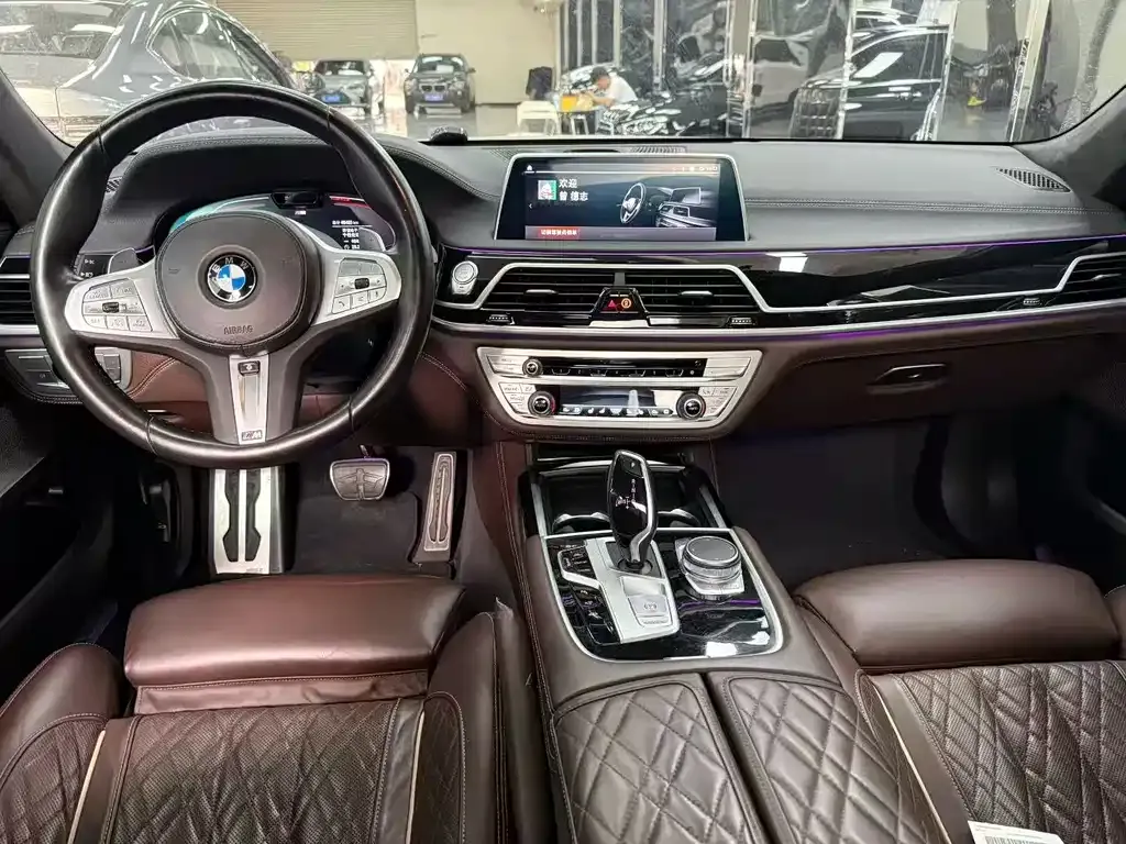 BMW 7 Series — фото 10
