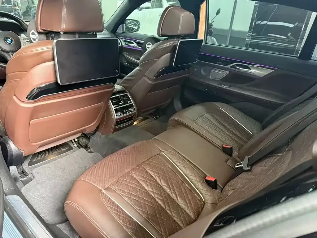 BMW 7 Series — фото 2
