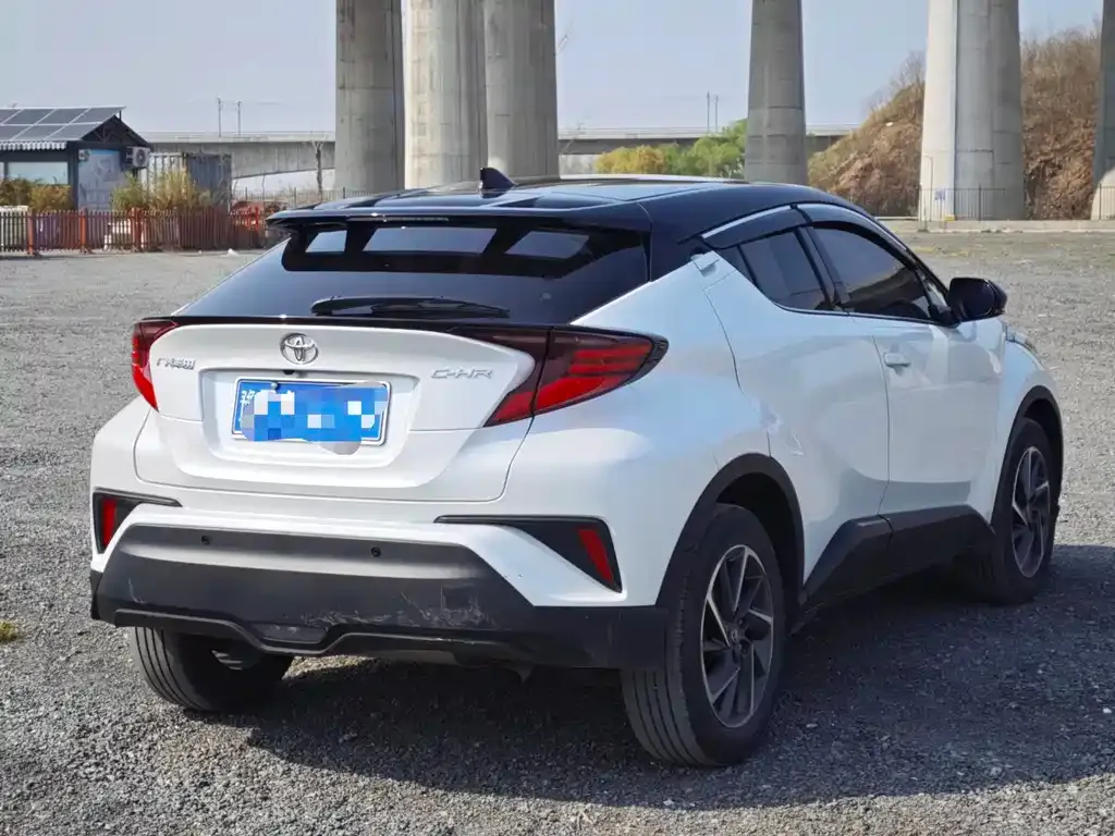 Toyota C-HR — фото 9