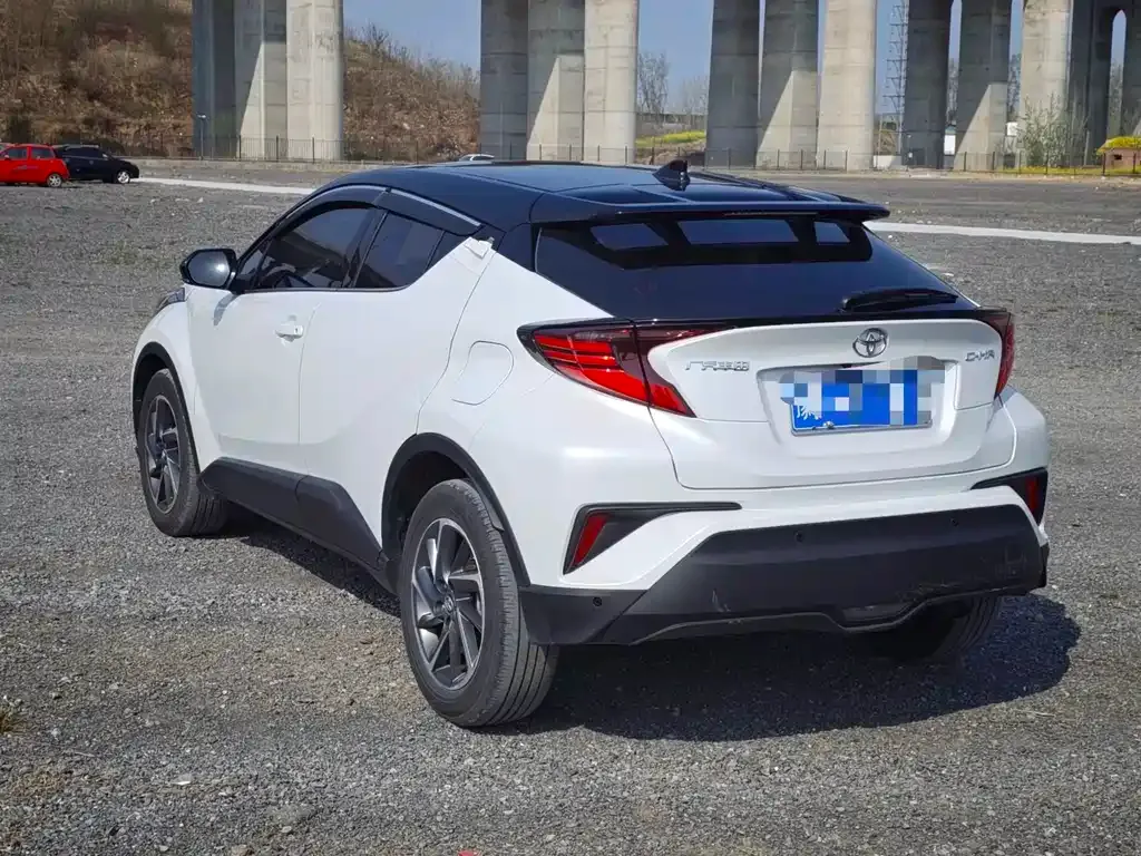 Toyota C-HR — фото 10
