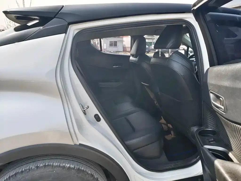 Toyota C-HR — фото 2
