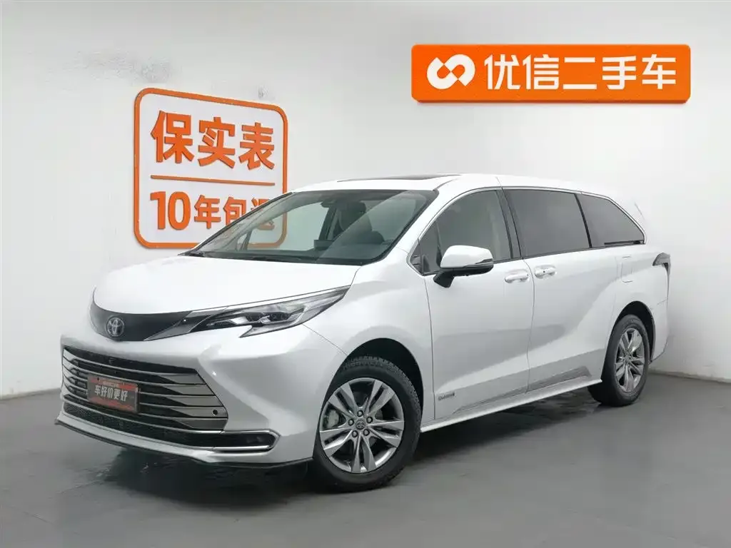 Toyota Sienna — фото 1