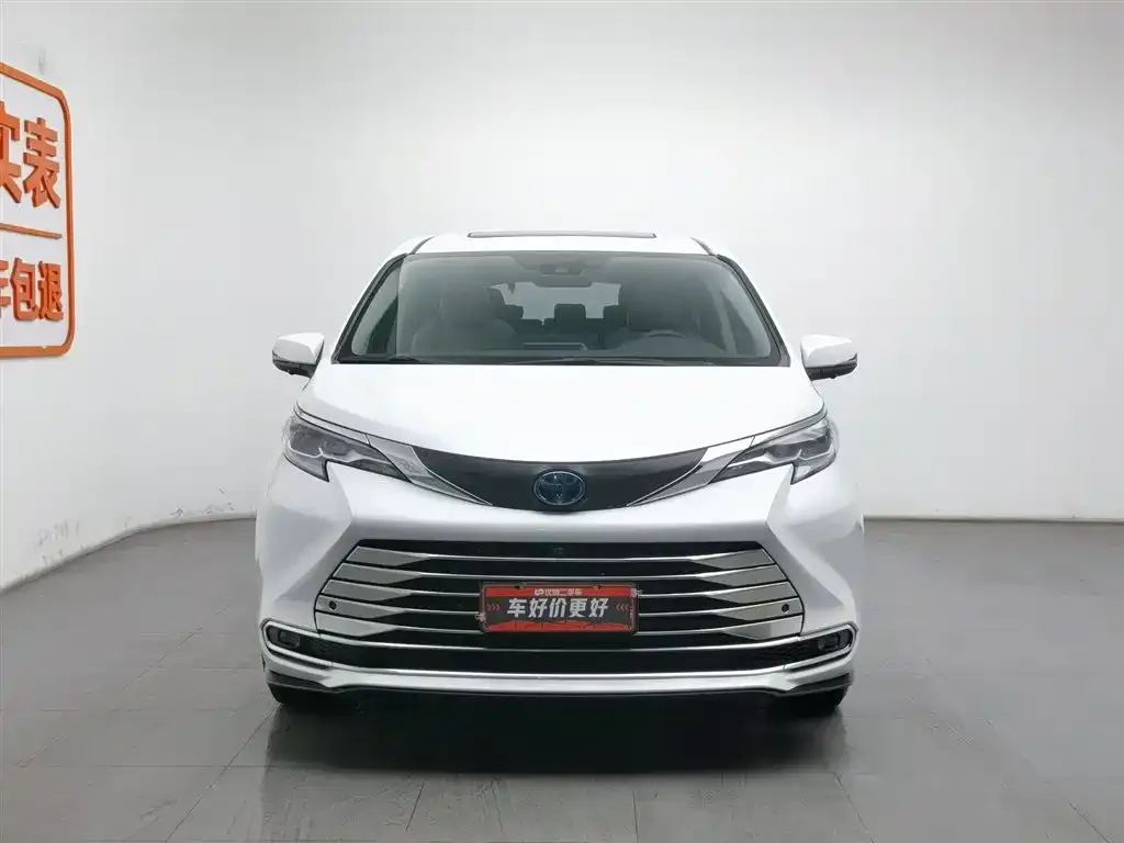Toyota Sienna — фото 3