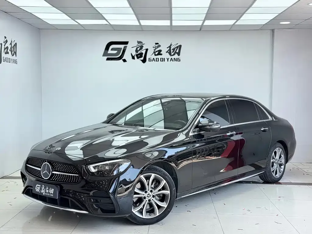 Mercedes-Benz E-Class — фото 1