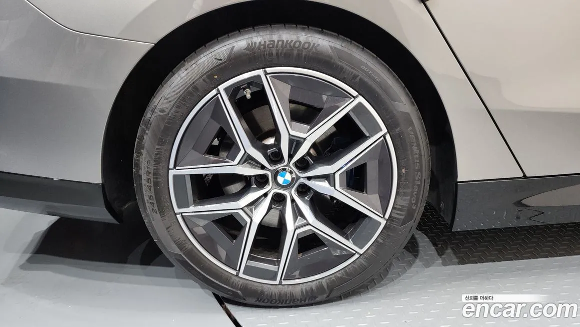 BMW 5-Series 2025 из KR, фото 6