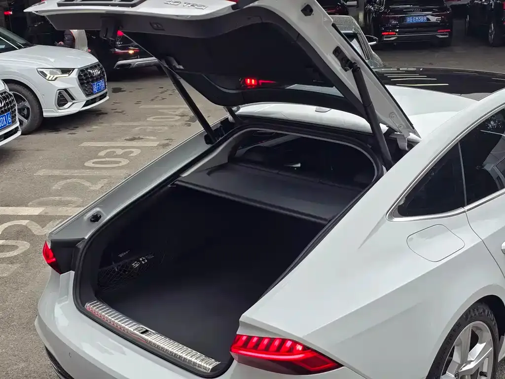 Audi A7 2021 из CN, фото 5