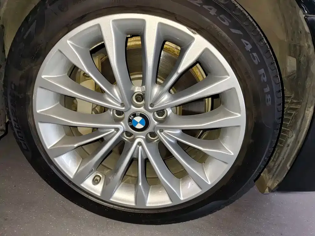 BMW 5 Series New Energy — фото 4