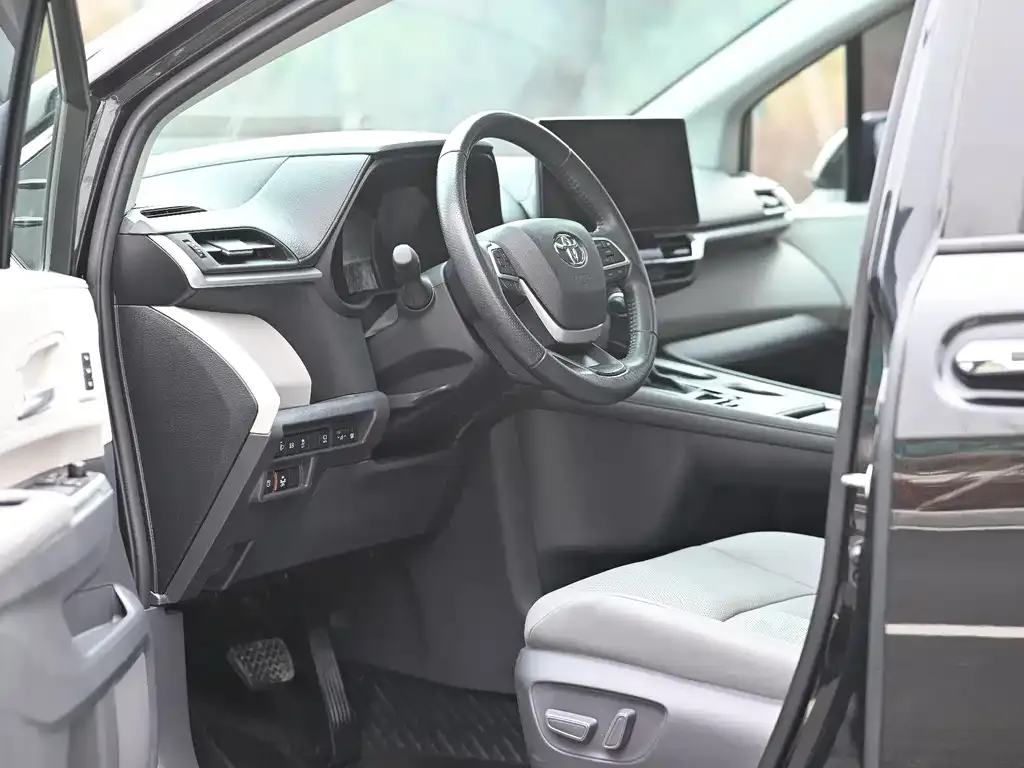Toyota Granvia — фото 8