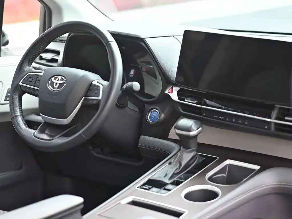 Toyota Granvia — фото 9