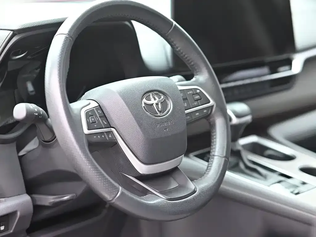 Toyota Granvia — фото 10