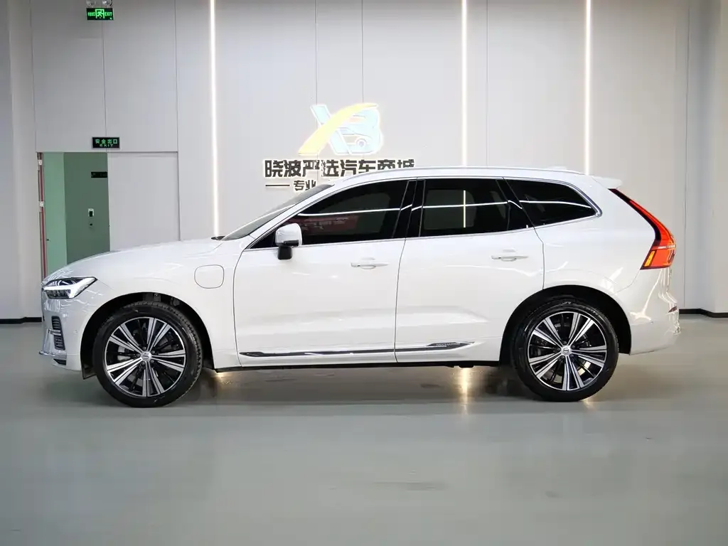Volvo XC60 PHEV — фото 6