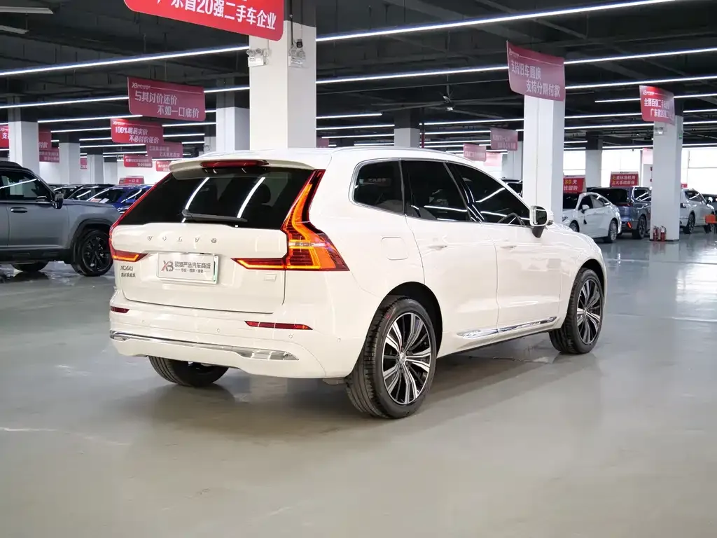 Volvo XC60 PHEV — фото 10