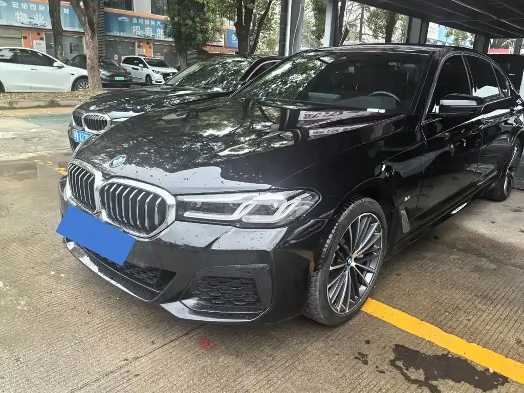 BMW 5 Series — фото 1