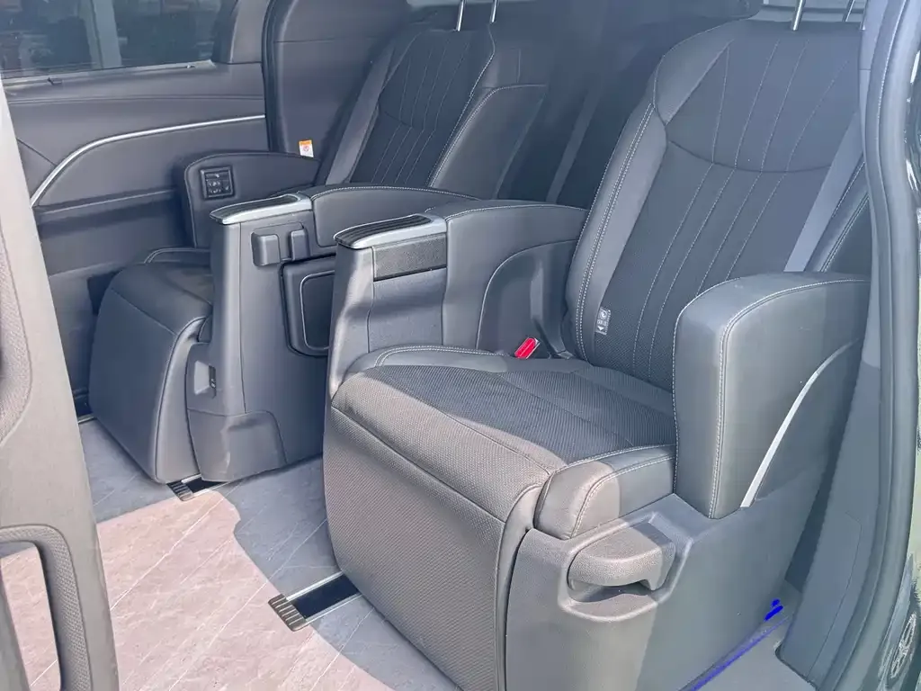 Toyota Sienna 2024 из CN, фото 8