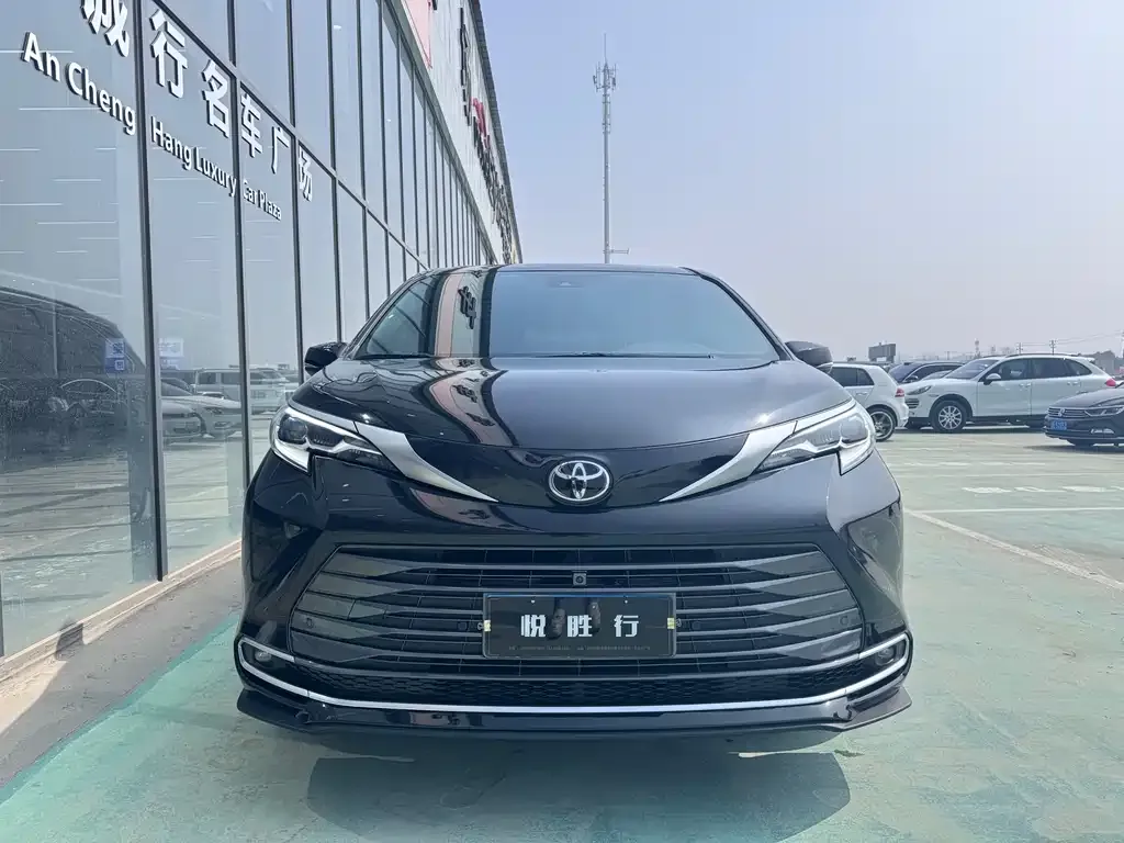 Toyota Sienna 2024 из CN, фото 2