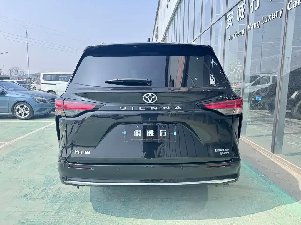 Toyota Sienna 2024 из CN, фото 3