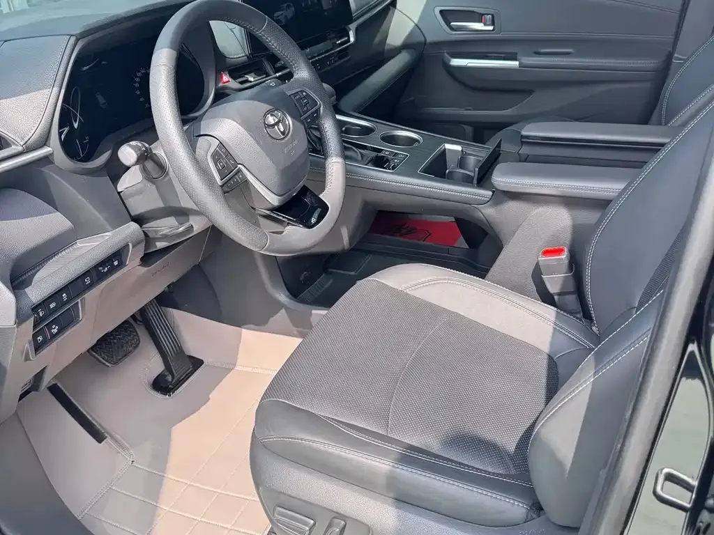 Toyota Sienna 2024 из CN, фото 4