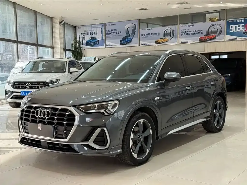 Audi Q3 — фото 1