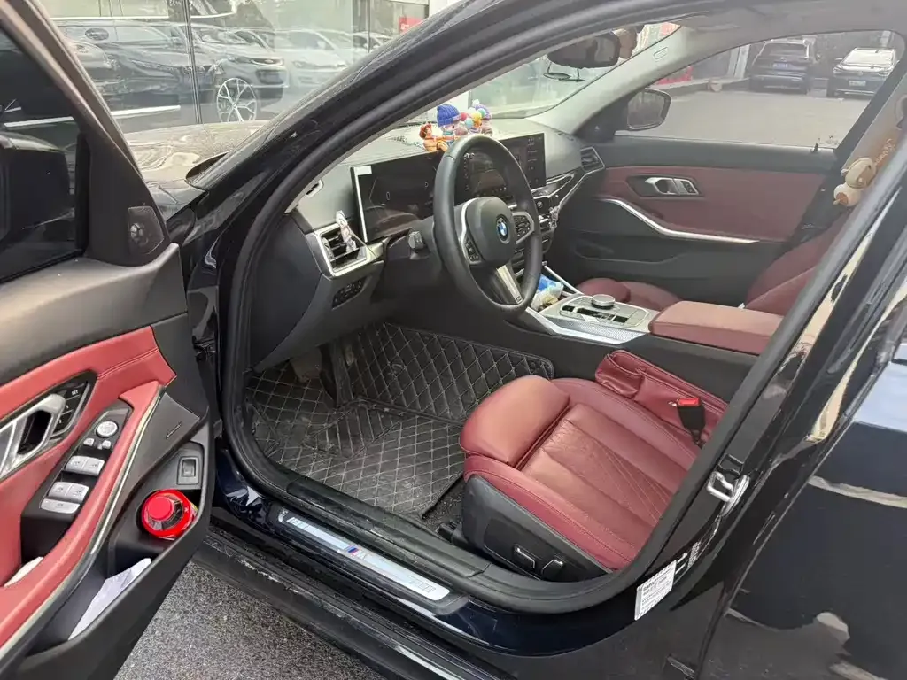 BMW 3 Series 2024 из CN, фото 2