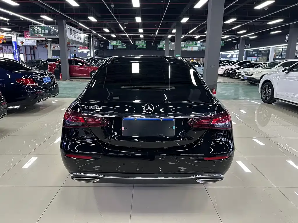 Mercedes-Benz E-Class — фото 5
