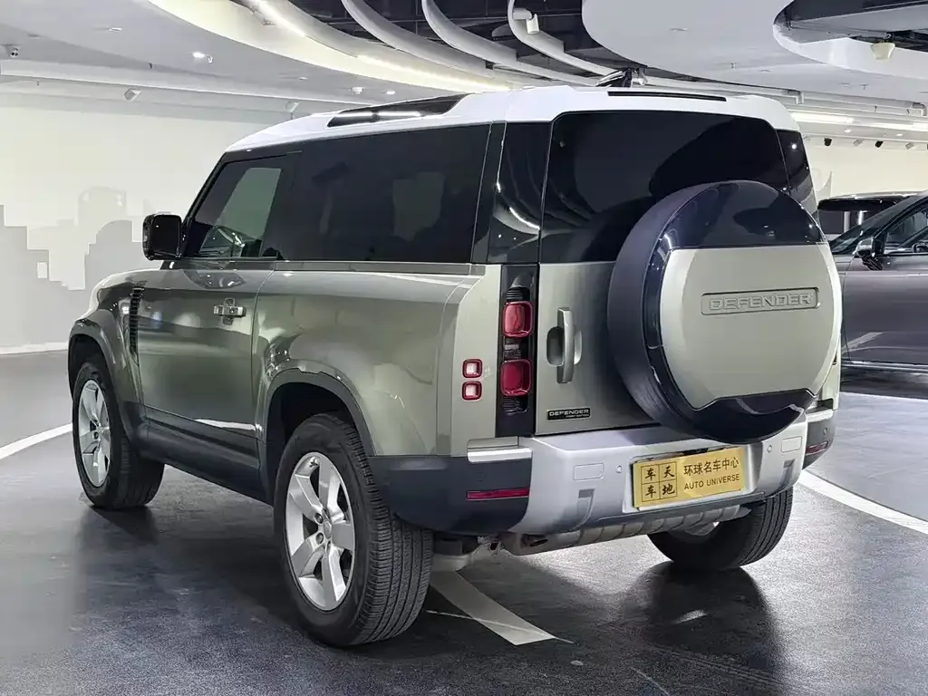 Land Rover Defender — фото 10