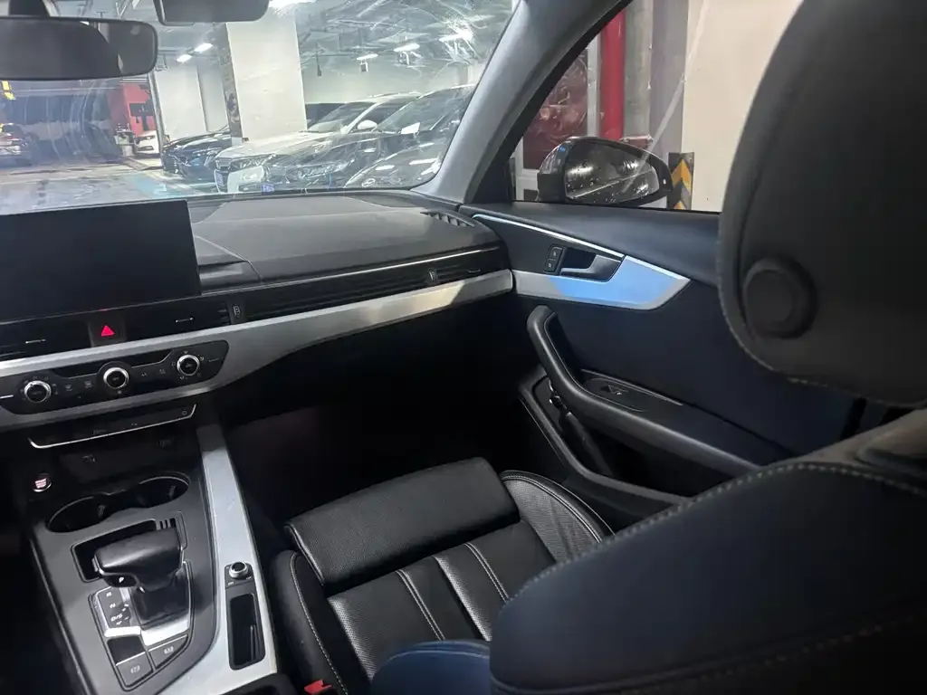 Audi A4L 2022 из CN, фото 8