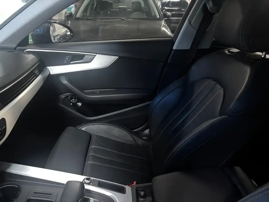 Audi A4L 2022 из CN, фото 2