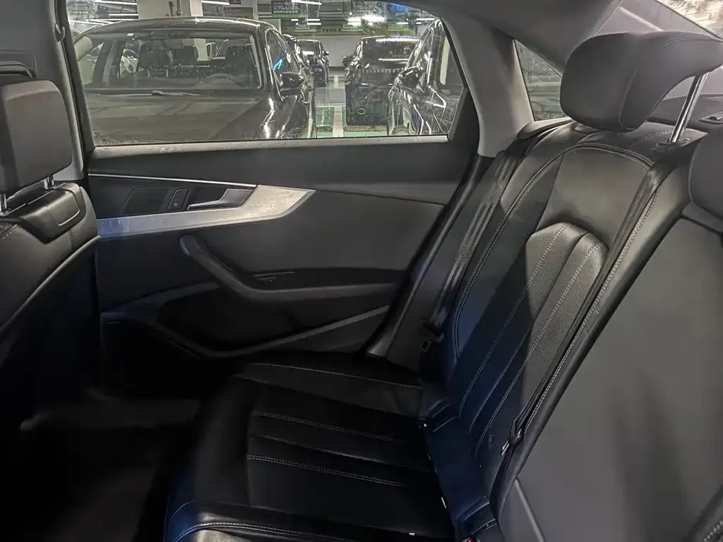 Audi A4L 2022 из CN, фото 5