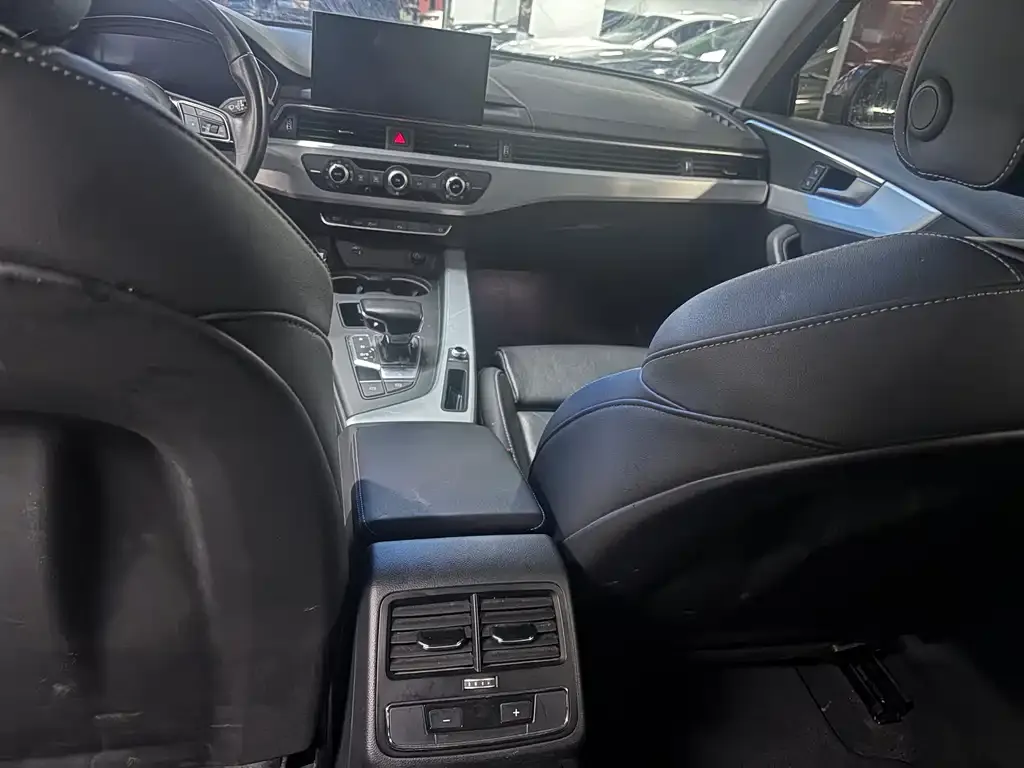 Audi A4L 2022 из CN, фото 6