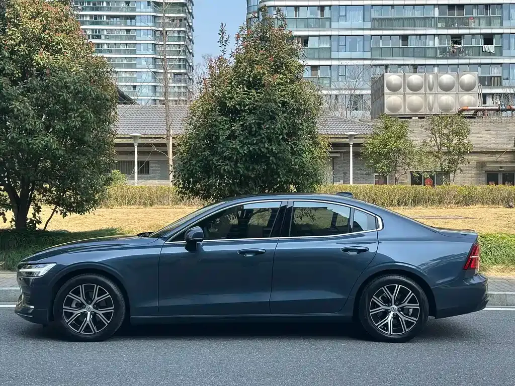 Volvo S60 — фото 7