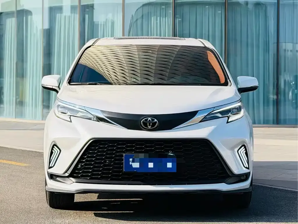 Toyota Granvia — фото 2