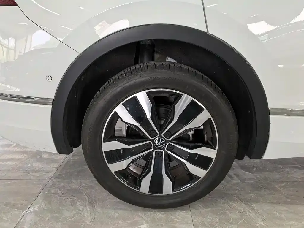 Volkswagen Tiguan L 2022 из CN, фото 4
