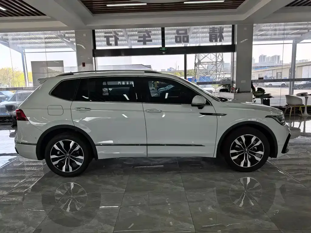 Volkswagen Tiguan L 2022 из CN, фото 8