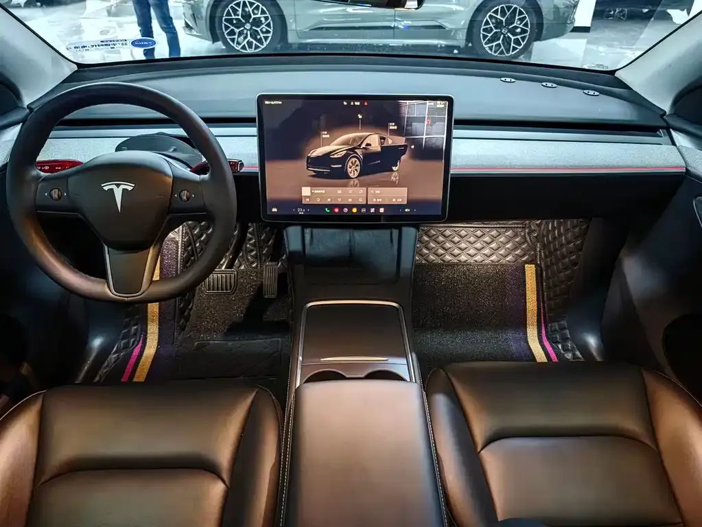 Tesla Model Y — фото 8