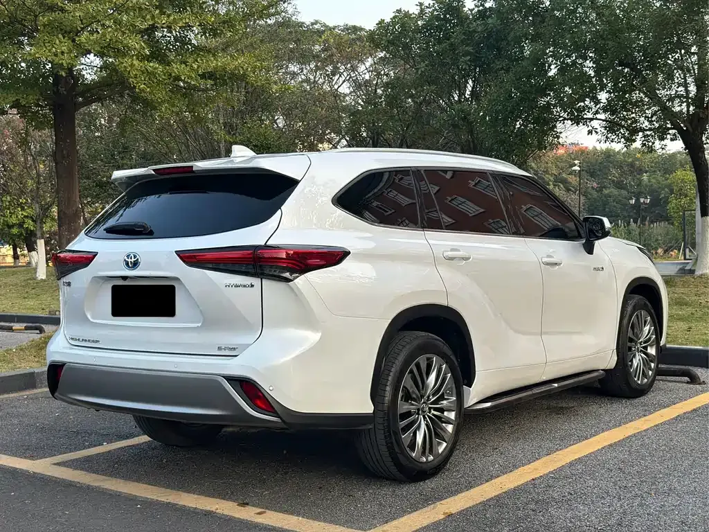 Toyota Highlander — фото 6