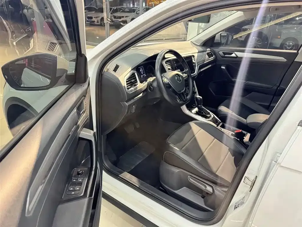 Volkswagen T-Roc 2023 из CN, фото 4