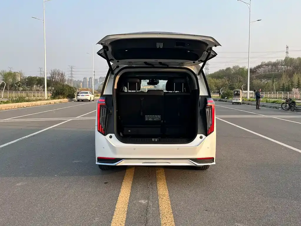 GAC Motor Trumpchi M8 — фото 10