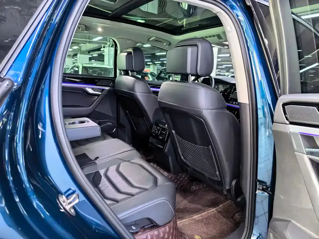 Volkswagen Touareg 2023 из CN, фото 9