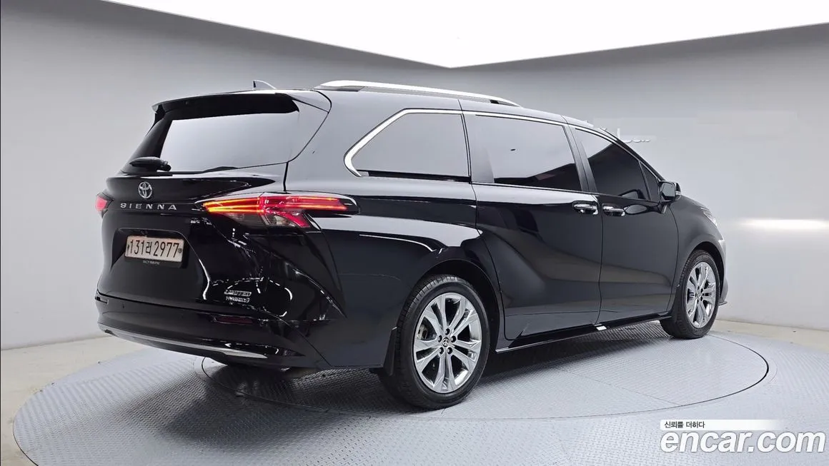 Toyota Sienna — фото 4