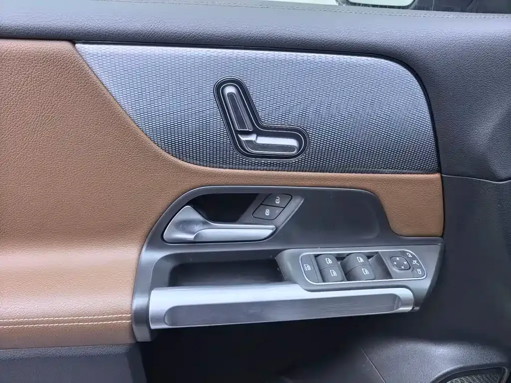 Mercedes-Benz GLB 2023 из CN, фото 8