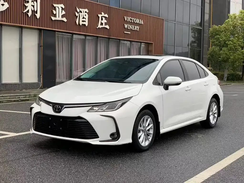 Toyota Corolla — фото 1