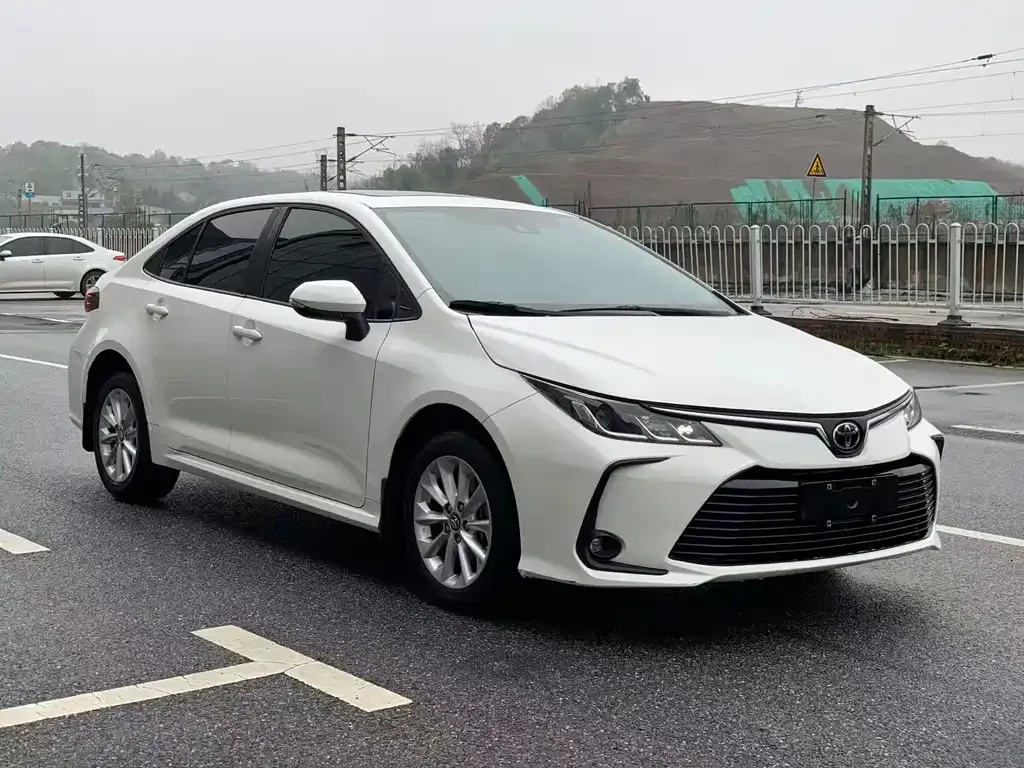 Toyota Corolla — фото 7