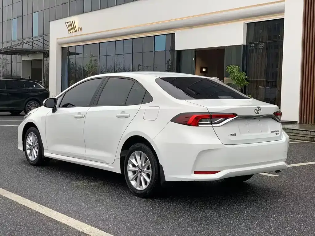 Toyota Corolla — фото 4