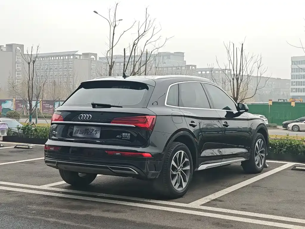Audi Q5L — фото 6