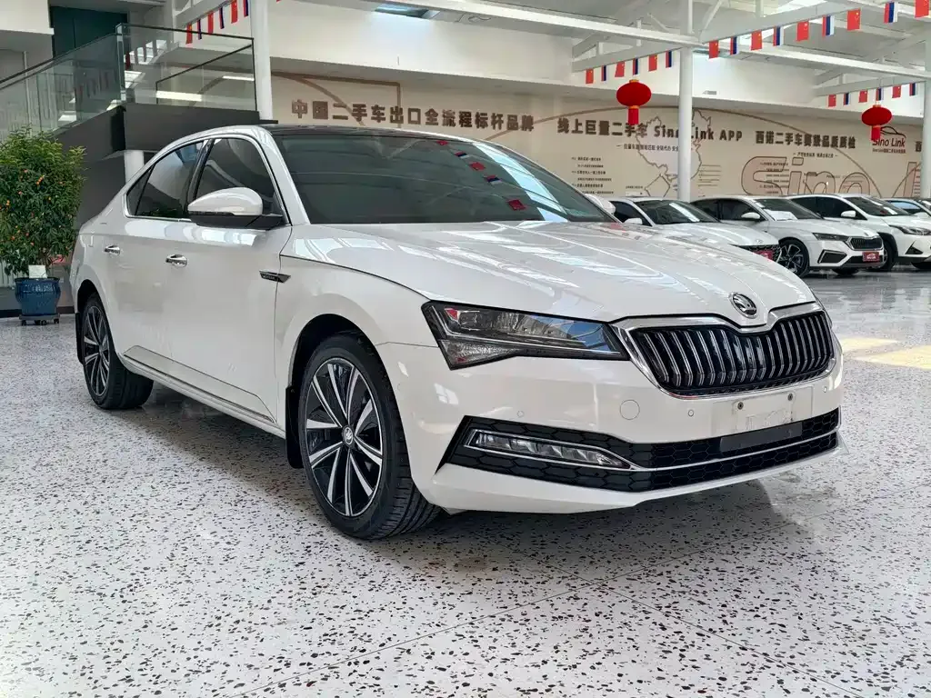 Skoda Superb — фото 9