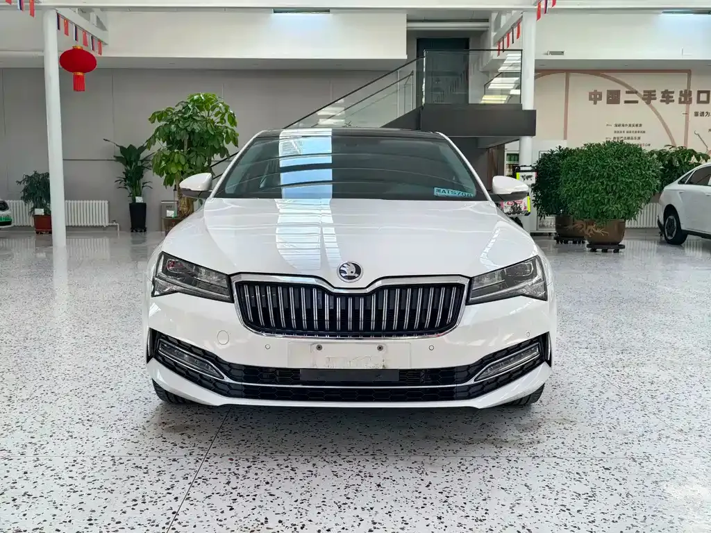 Skoda Superb — фото 10