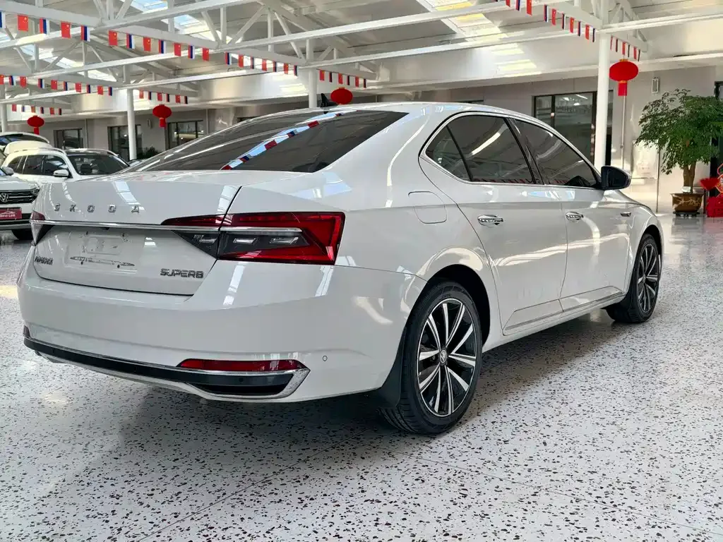 Skoda Superb — фото 4