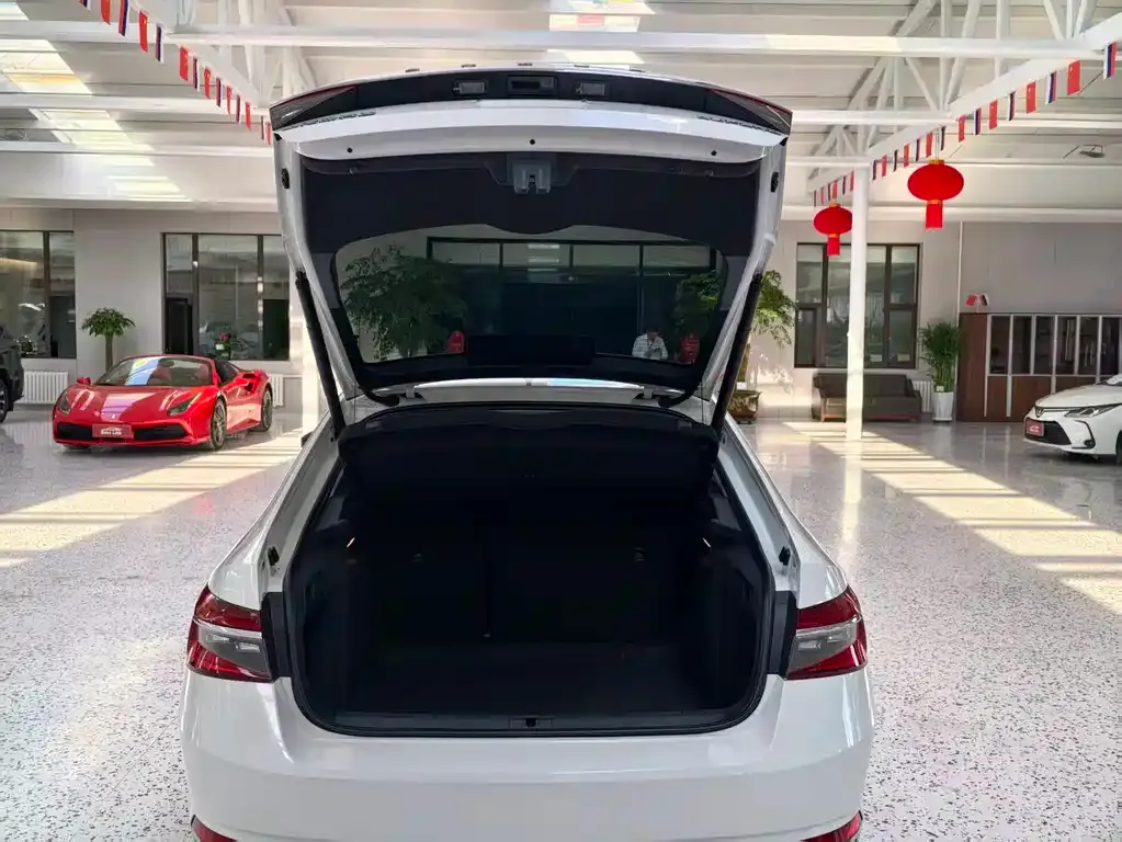 Skoda Superb — фото 2