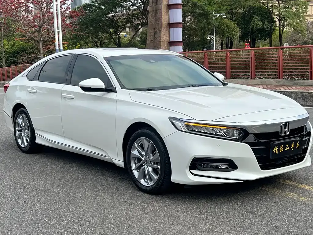 Honda Accord — фото 8