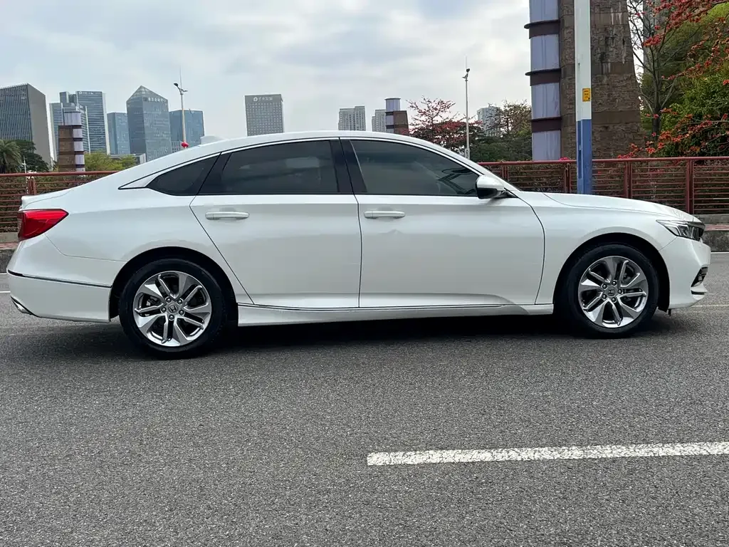 Honda Accord — фото 10